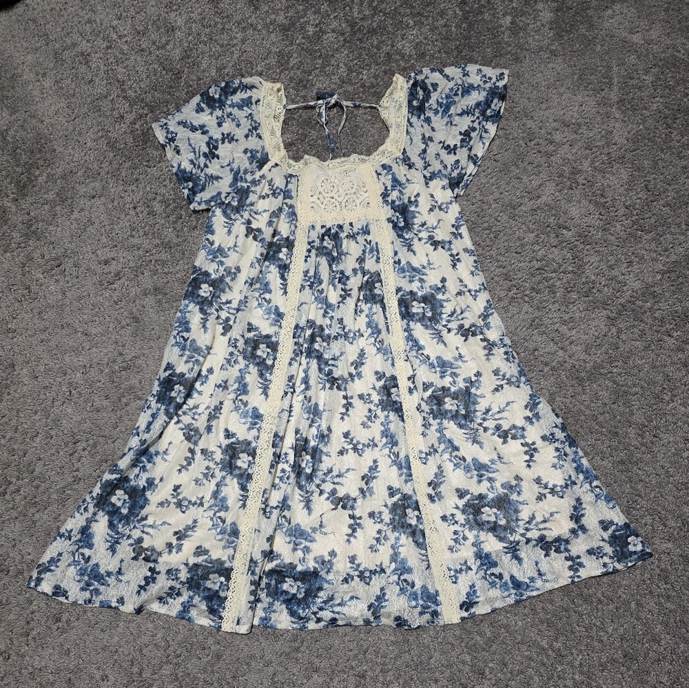 Vizio Cream Lace Detail Dress